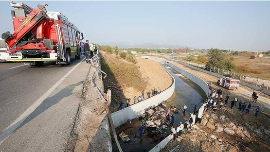 قتلى بتحطم عربة تقل مهاجرين غرب تركيا