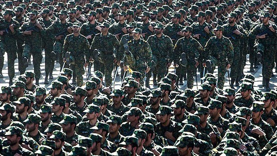 24 قتيلاً بهجوم على عرض عسكري غرب إيران