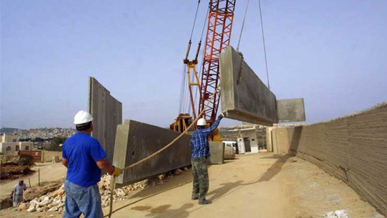 إسرائيل تبني أطول جدار خراساني في العالم لعزل القطاع