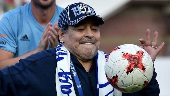 مارادونا يتولى مهمة تدريب فريق مكسيكي