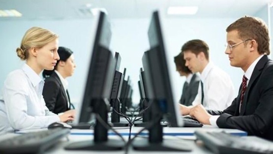 أشياء لا تبحث عنها في كمبيوتر العمل