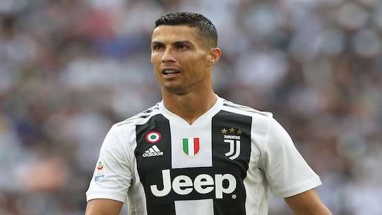 بيريز يمدح رونالدو الراحل أمام أعضاء الفريق
