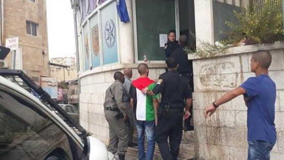 اعتقال شاب يرتدي العلم الفلسطيني بالقدس