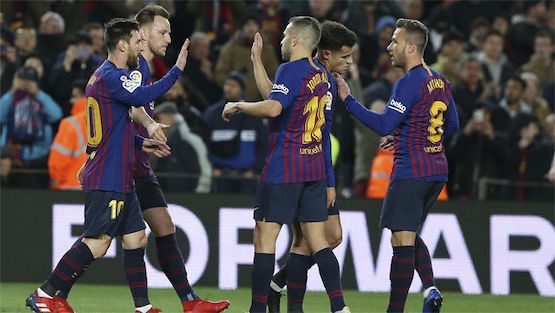 برشلونة يفكر بالتعاقد مع مهاجم ريـال مدريد السابق