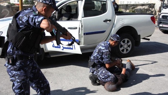 القبض على 3 متهمين بالنصب والاحتيال في رام الله