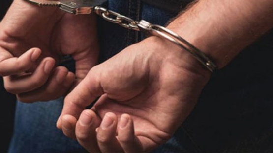القبض على مشتبه بهما بحرق مركبتين في طولكرم