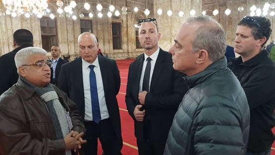 وزير إسرائيلي يزور مسجد أثري بالقاهرة