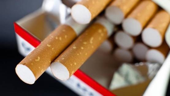 ما هي العلاقة القاتلة بين السكر والسجائر؟