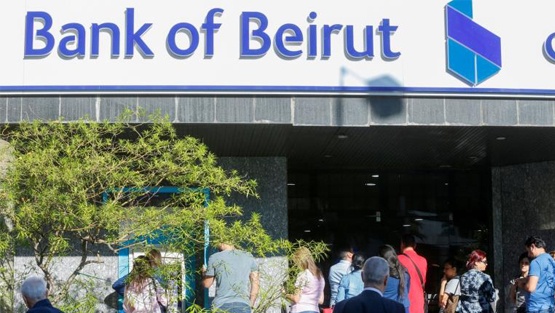 لبنان.. المصارف تستأنف عملها والجيش يفتح الطرق