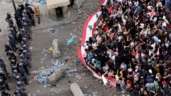 محلل: السلمية والجماهيرية صماما أمان لثورة لبنان