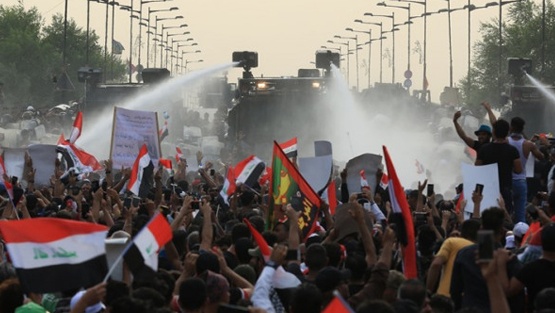 العراق: 100 قتيل واستمرار الاحتجاجات