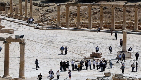 7 مصابين بينهم سياح طعناً في جرش