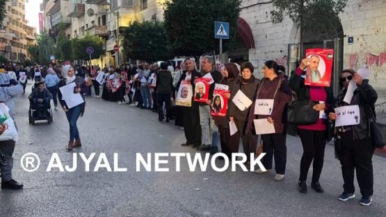 سلسلة بشرية في رام الله دعما للأسرى