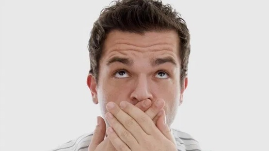 ماذا تعني رائحة الفم الكريهة ؟