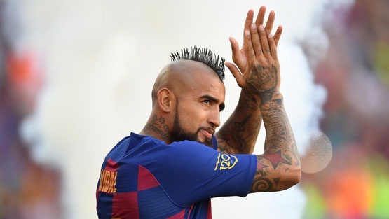 فيدال يشتكي برشلونة والنادي يرد