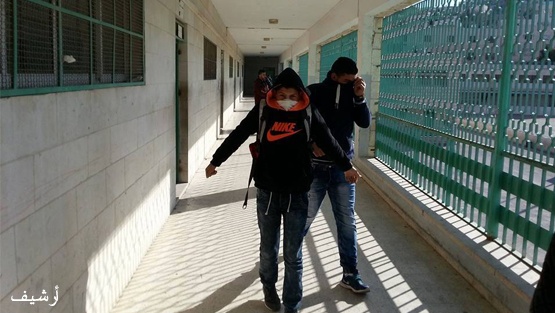إصابة طلبة بالاختناق بغاز الاحتلال في الخليل