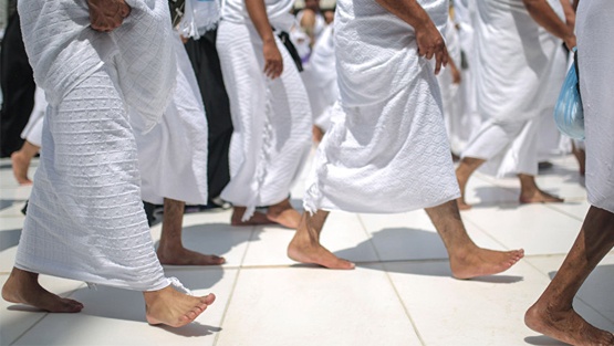سطو على حافلتي معتمرين اردنيتين