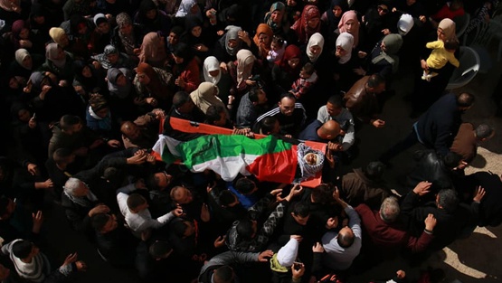 جنين: الالاف يشيعون جثمان الشهيد عبد الله طوالبة
