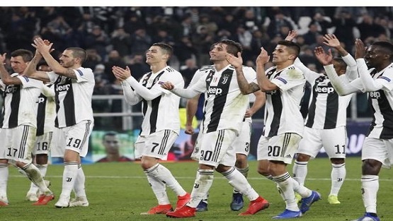 يوفنتوس يزاحم برشلونة على مدافع أياكس الهولندي