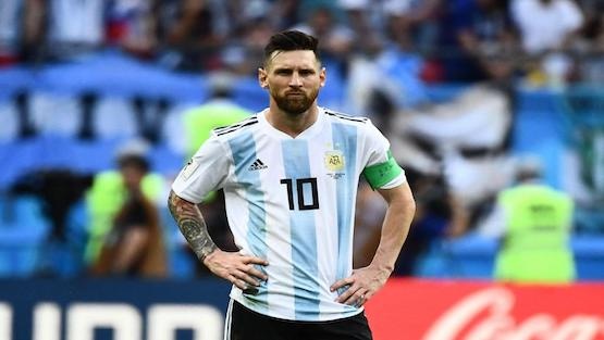 ميسي يترك معسكر المنتخب ويعود إلى برشلونة