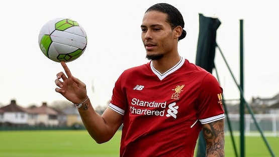ليفربول يمنح جائزة لاعب الشهر لمدافعه المتألق