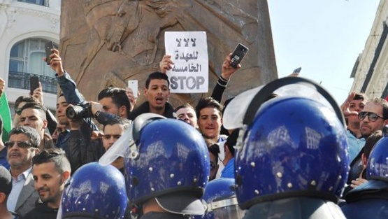 هل يمضي بوتفليقة بترشحه لولاية خامسة؟