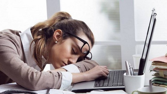 لماذا تفكر المرأة في ترك عملها 17 مرة في السنة؟