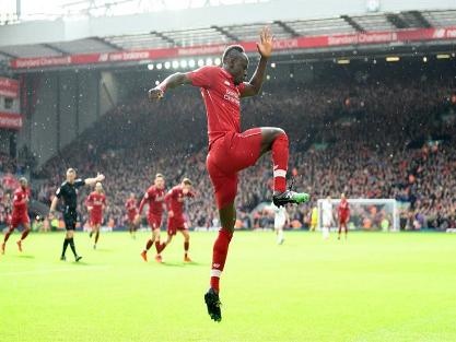 ليفربول يطارد مانشستر سيتي برباعية في شباك بيرنلي