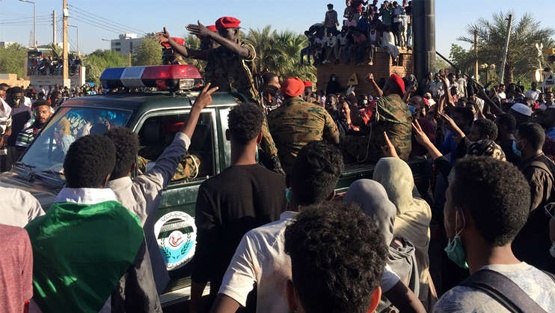 3 شروط لفض الاعتصام أمام مبنى قيادة الجيش السوداني
