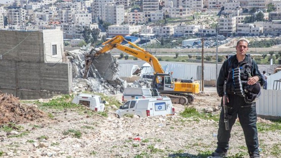 الاحتلال يهدم منشآت سكنية وزراعية في القدس