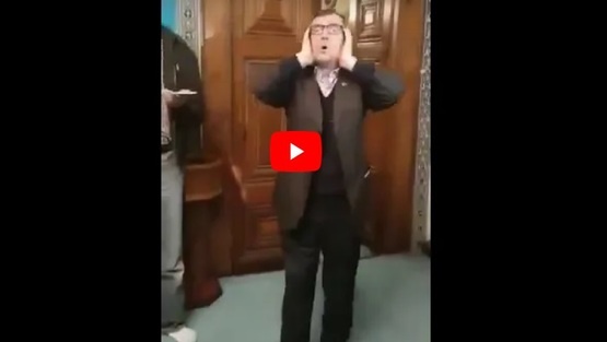 مؤذن تركي يُبهر الزوار