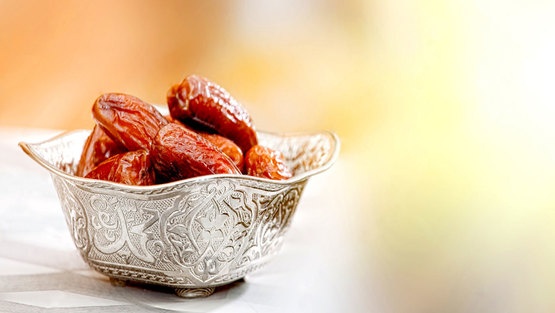 لهذا السبب تناول المكسرات والتمر في رمضان