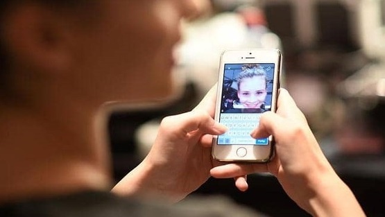 ماذا تفعل الهواتف الذكية في مفاصل اليد؟
