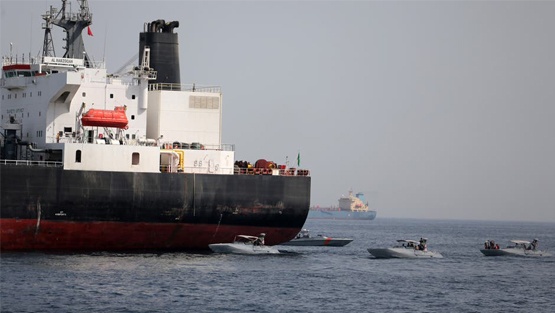 أسعار النفط تقفز بعد حادث بناقلتي نفط في خليج عُمان
