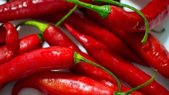 ليس الماء.. أفضل مشروب للتخلص من المذاق الحارّ