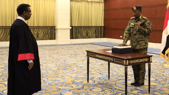 البرهان يؤدي اليمين رئيسا للمجلس السيادي السوداني