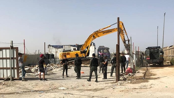 القدس: الاحتلال يهدم منزلاً ويخطر 20 منشأة