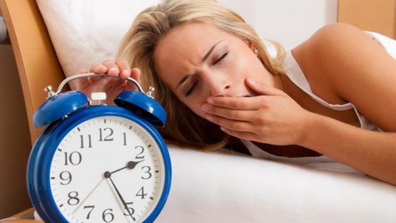 الرجال أم النساء؟ دراسة تكشف من ينام أكثر