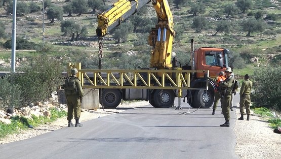 الاحتلال يُعيد فتح طريق تربط بين قلقيلية وطولكرم
