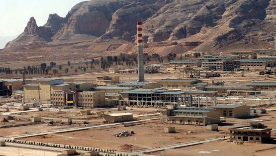 إيران تبدأ ضخ غاز اليورانيوم في أجهزة طرد متطورة
