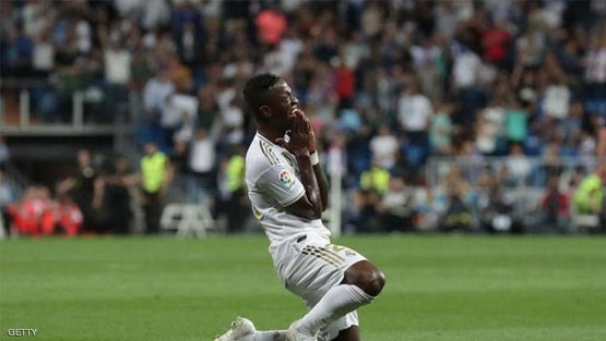 نجم ريـال مدريد ينفجر بالبكاء بعد هدفه.. والسبب