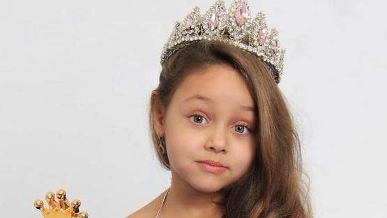 أمها روسية ووالدها عربي.. هذه الطفلة ملكة جمال الأطفال بروسيا