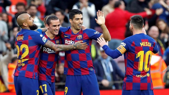 برشلونة يدرس تعديل شروط في عقود لاعبيه