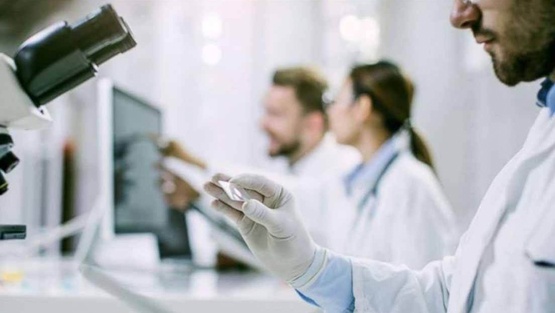 الروس يحددون 3 أدوية يمكنها علاج كورونا الجديد