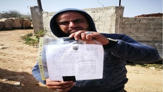 الاحتلال يخطر بوقف البناء في منازل جنوب الخليل