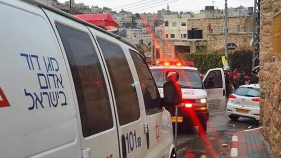 الاحتلال اعتقل شابا بزعم طعنه مستوطن في الخليل