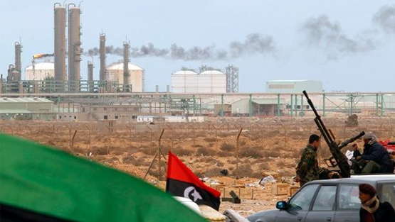 ليبيا: محتجون يوقفون تصدير النفط والخسائر اليومية بالملايين
