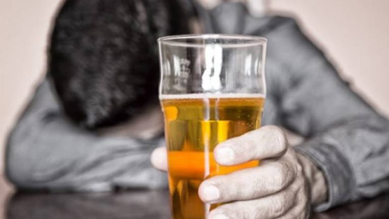 الكويت.. السجن 10 سنوات لضابط كبير تاجر بالخمور
