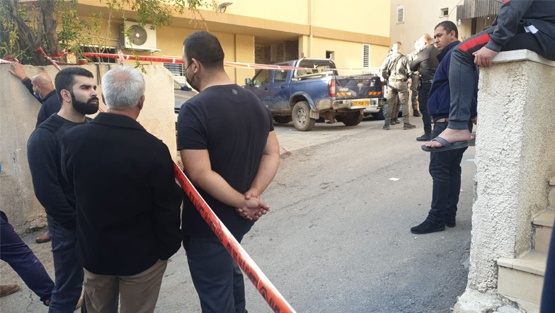 مقتل مسنة ونجلها وإصابة آخر باطلاق نار في الرينة بالداخل