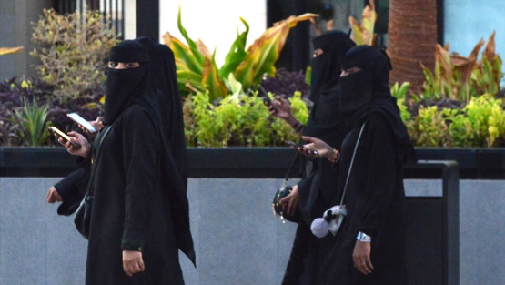 السعودية.. مركز حكومي يعرض 30 فتاة للزواج عبر الإنترنت